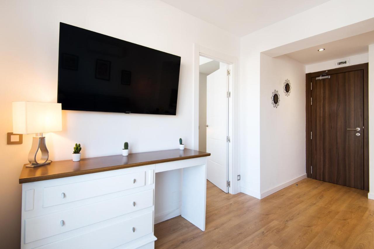 Aloha Puerto Private Apartment 1St Line Carihuela Beach Торемолинос Екстериор снимка